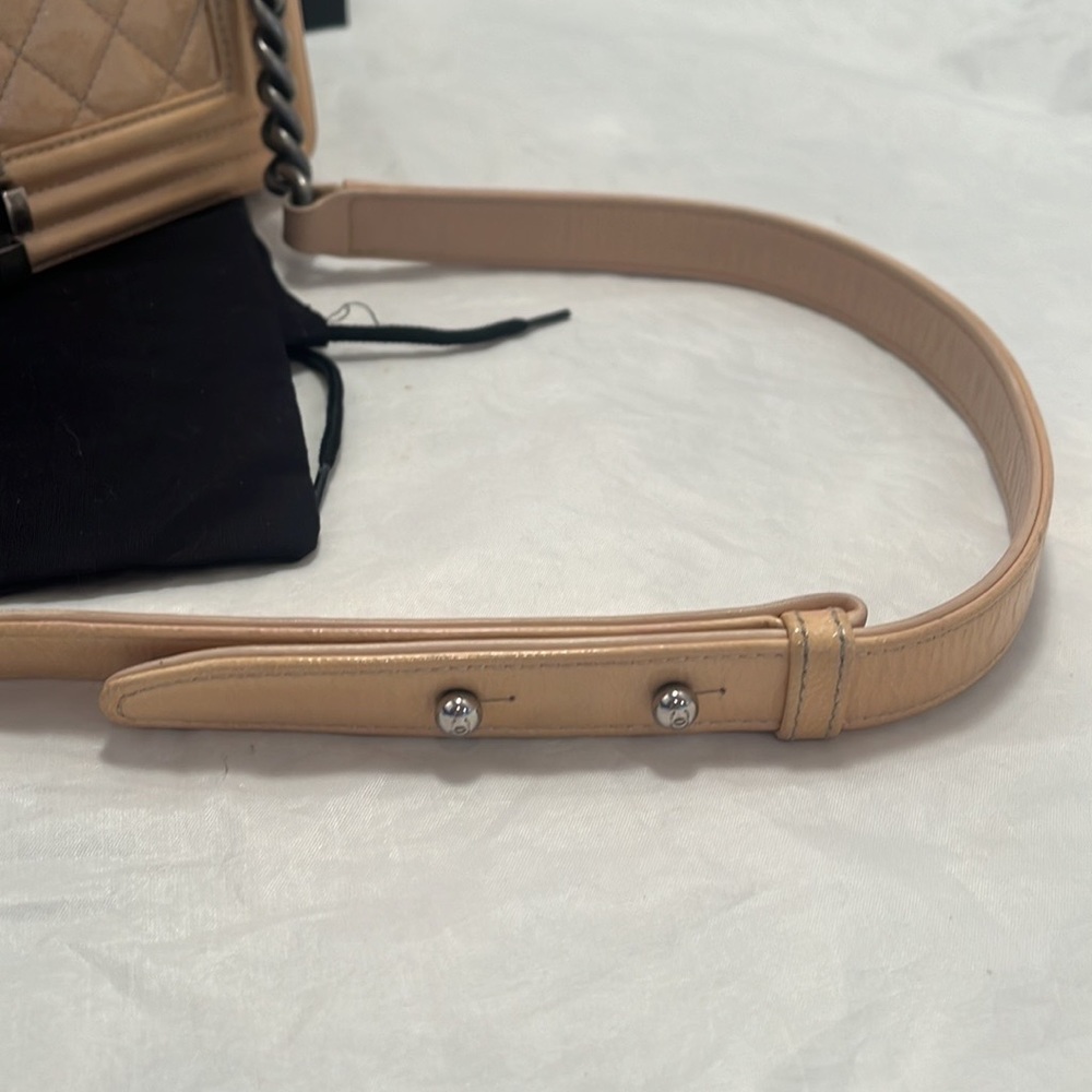 CHANEL Le Boy Medium Shoulder Bag - Picture 11 of 15